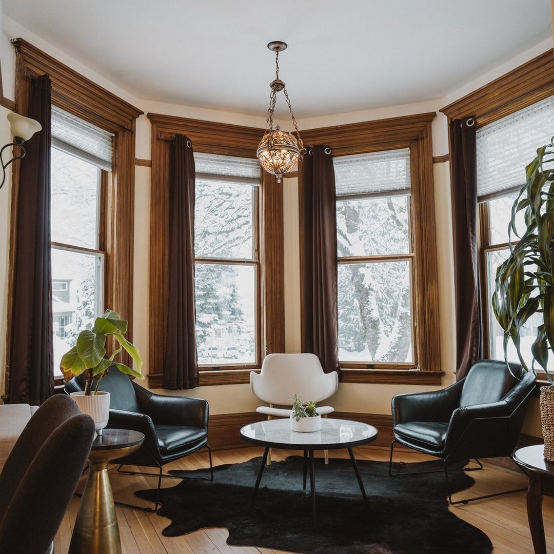 seating area in copeland hotel with winter backdrop