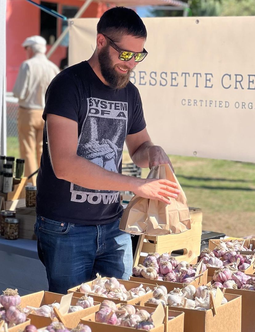 garlic stand vendor