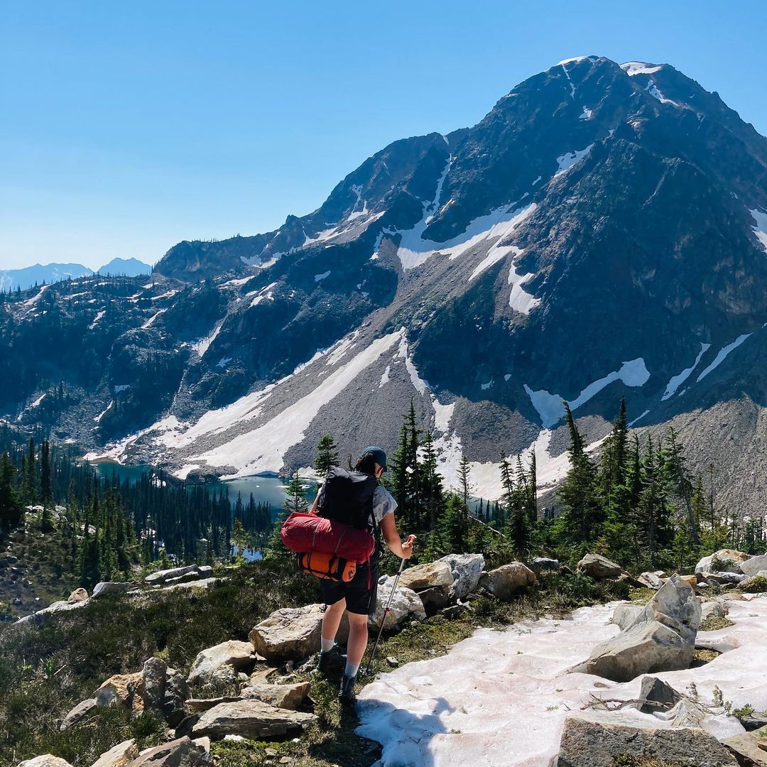 woman hiking in alpine above lake