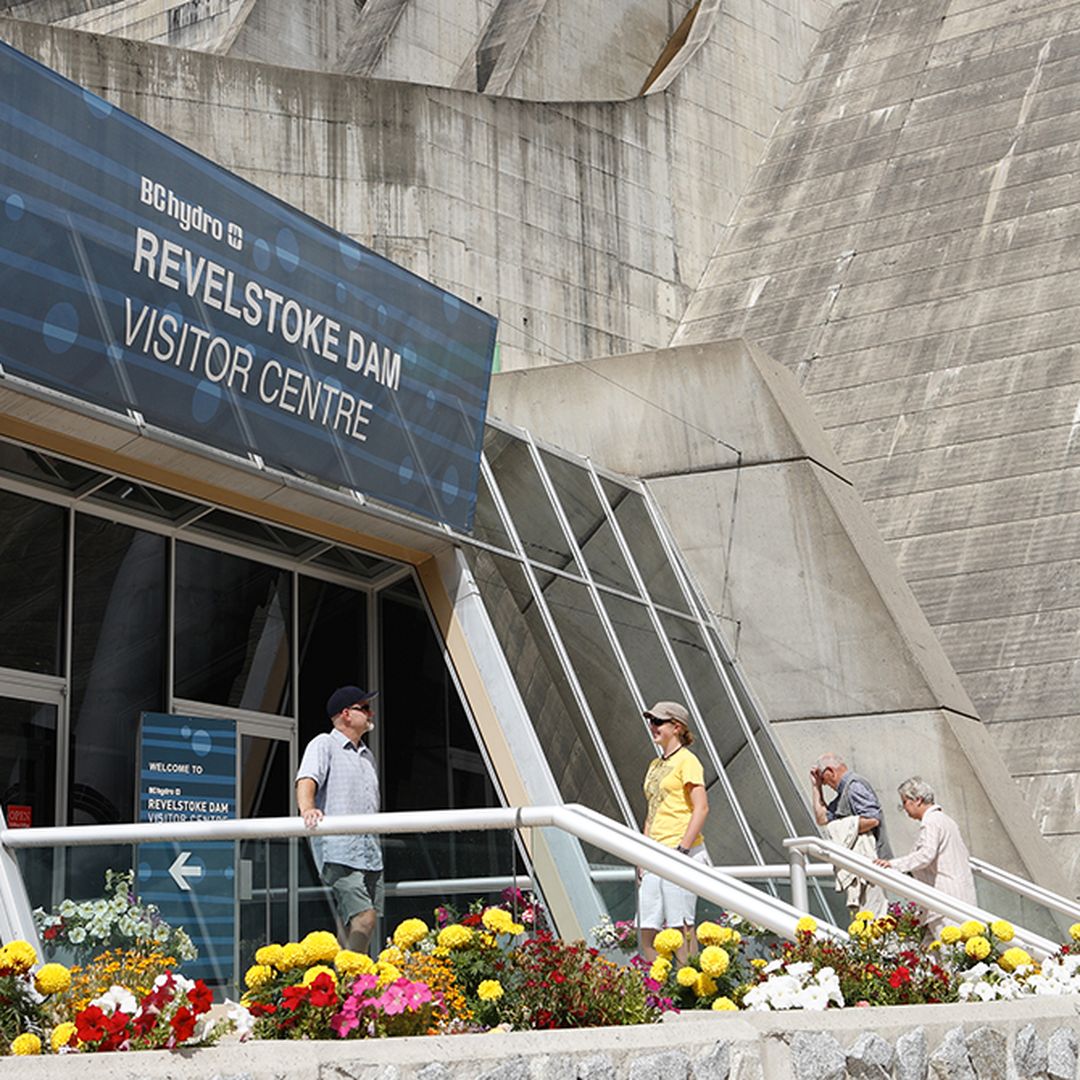 people walking into visitor centre