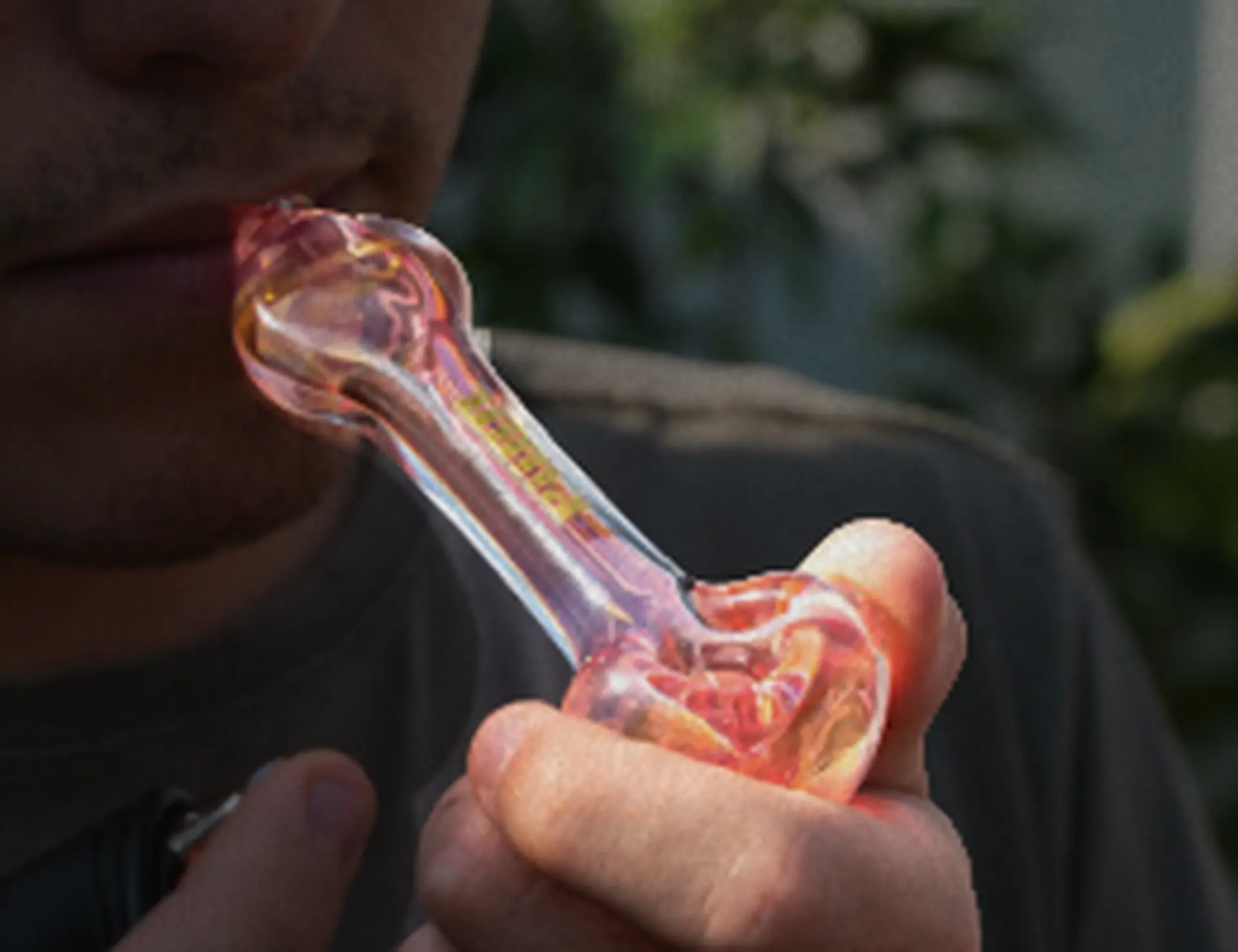 hand holding pipe with flower for kindling cannabis 1 hour delivery