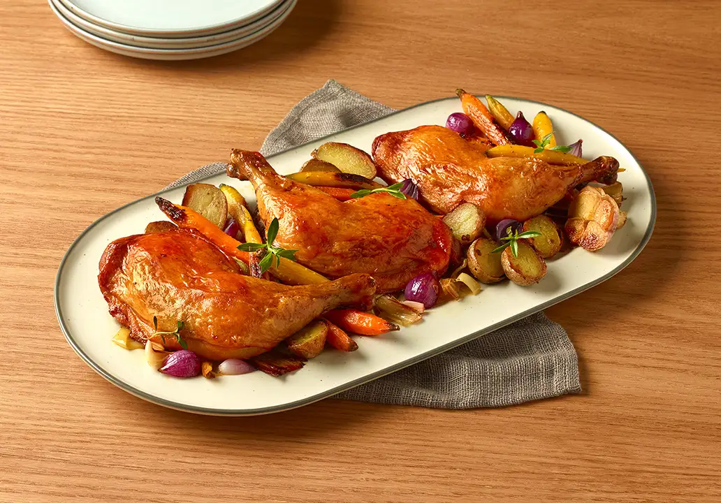 cuisses de poulet BBQ rôties avec légumes racines