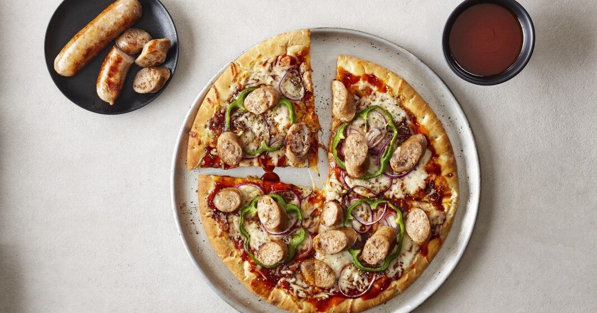 Pizza with sausage and BBQ sauce | Olymel