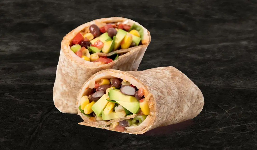 Burrito à la dinde chipotle avec avocat et légumes frais