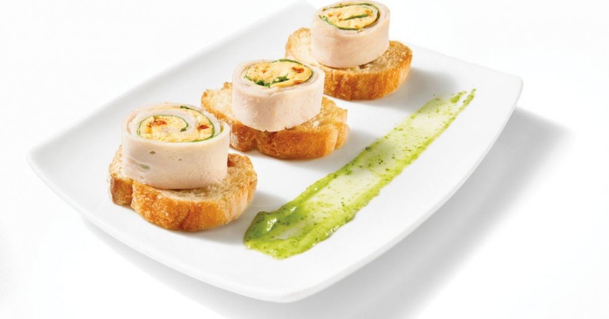 Turkey and Boursin cranberry & pepper roll bites | Olymel