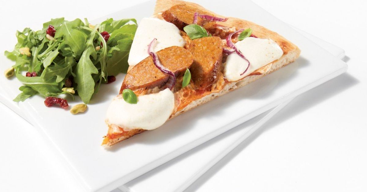 Thin crust pizzas with Italienne sausage and Boursin | Olymel