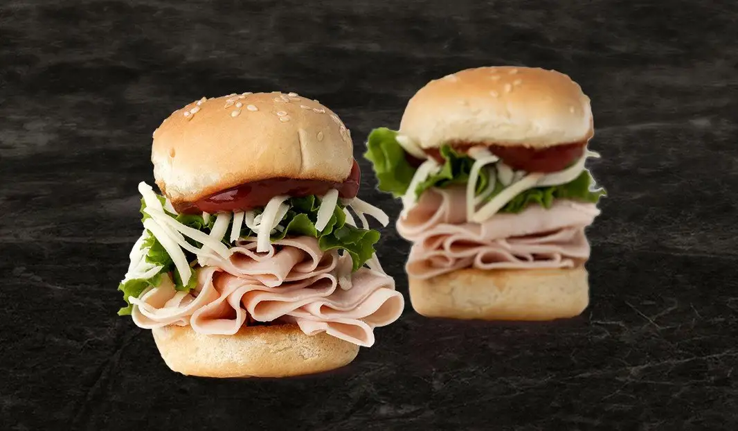 Mini-burgers à la dinde, laitue et fromage râpé