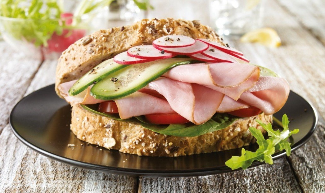 Sandwich fraîcheur au jambon, crudités et pain multigrains