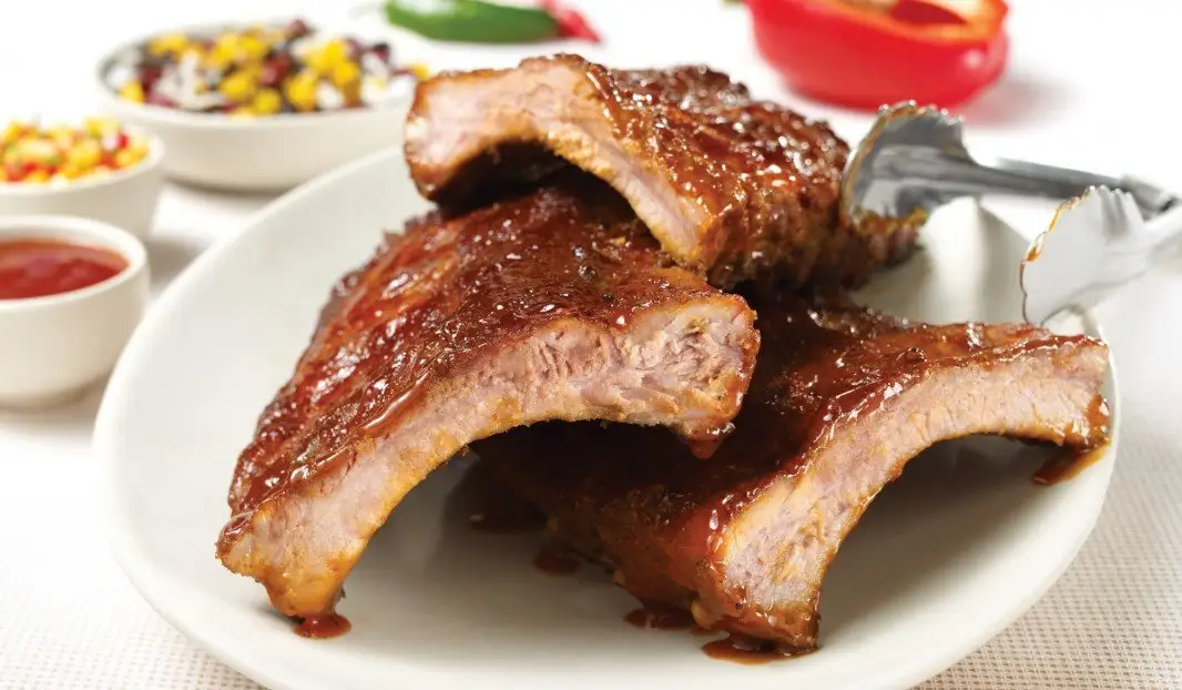 Côtes levées grillées avec sauce BBQ et épices du Sud