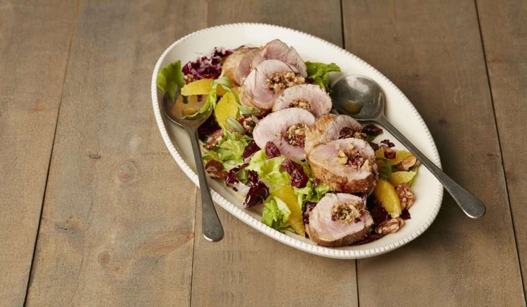 Filets de porc farcis aux canneberges et noix, servis avec sauce à l’orange