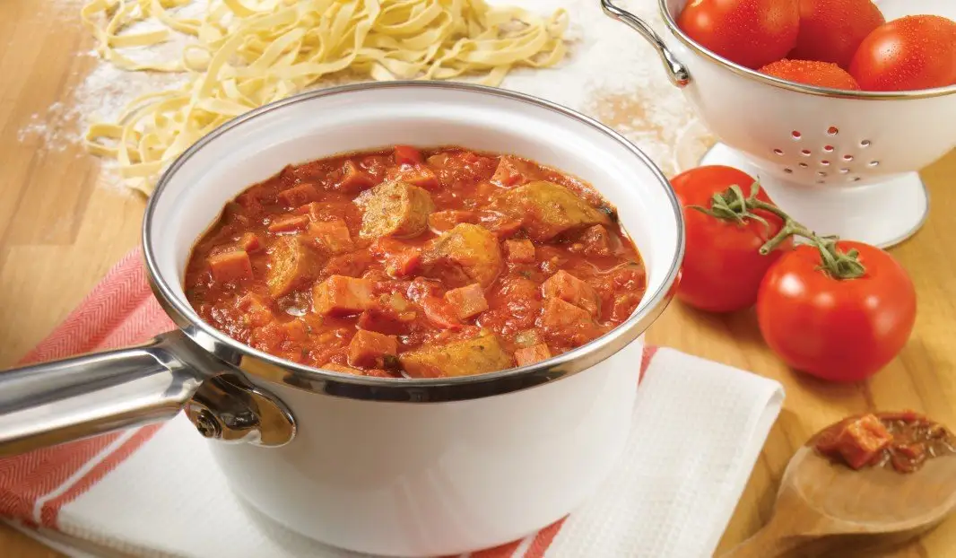 Sauce tomate maison au pepperoni et saucisse italienne mijotée