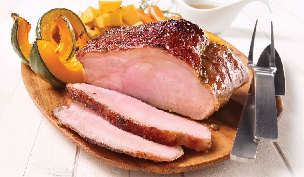 Longe de porc rôtie nappée de glaçage à l’érable et romarin