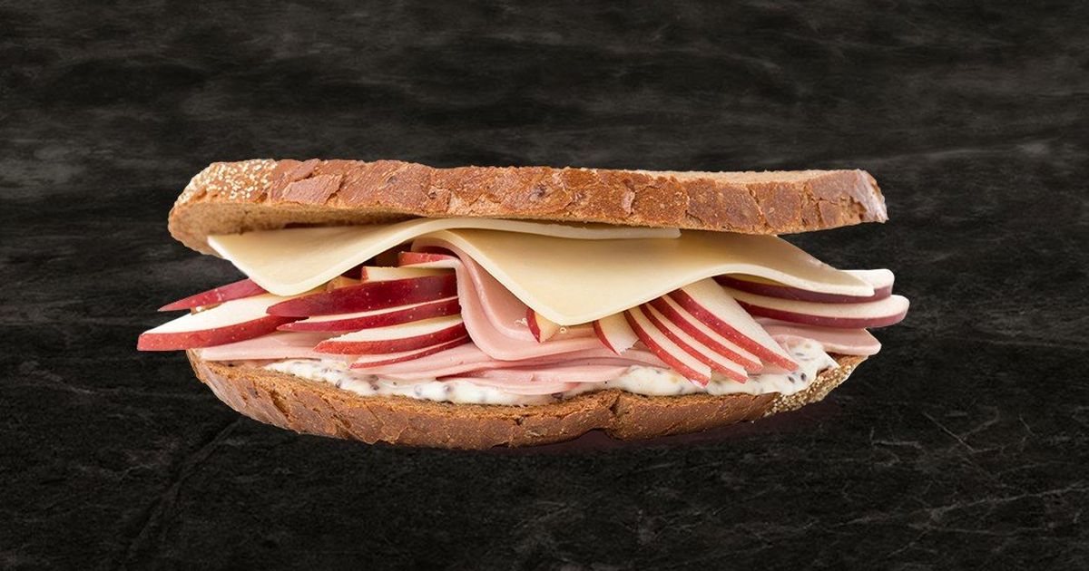 Mock Chicken, Apple and Sharp Cheddar Sandwich | Olymel