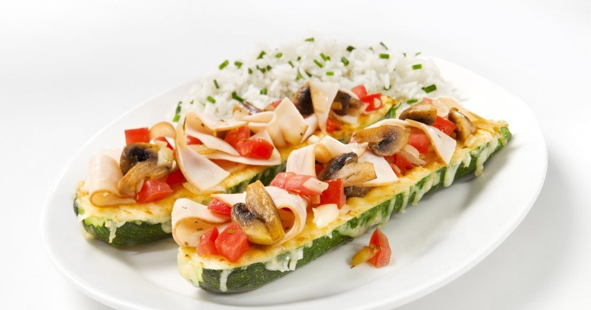 Zucchini stuffed with smoked chicken | Olymel