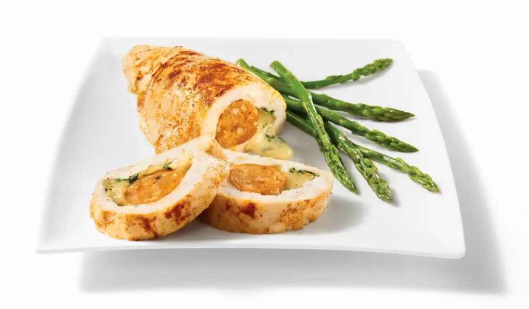 Poitrine de poulet farcie au fromage, épinards et saucisse