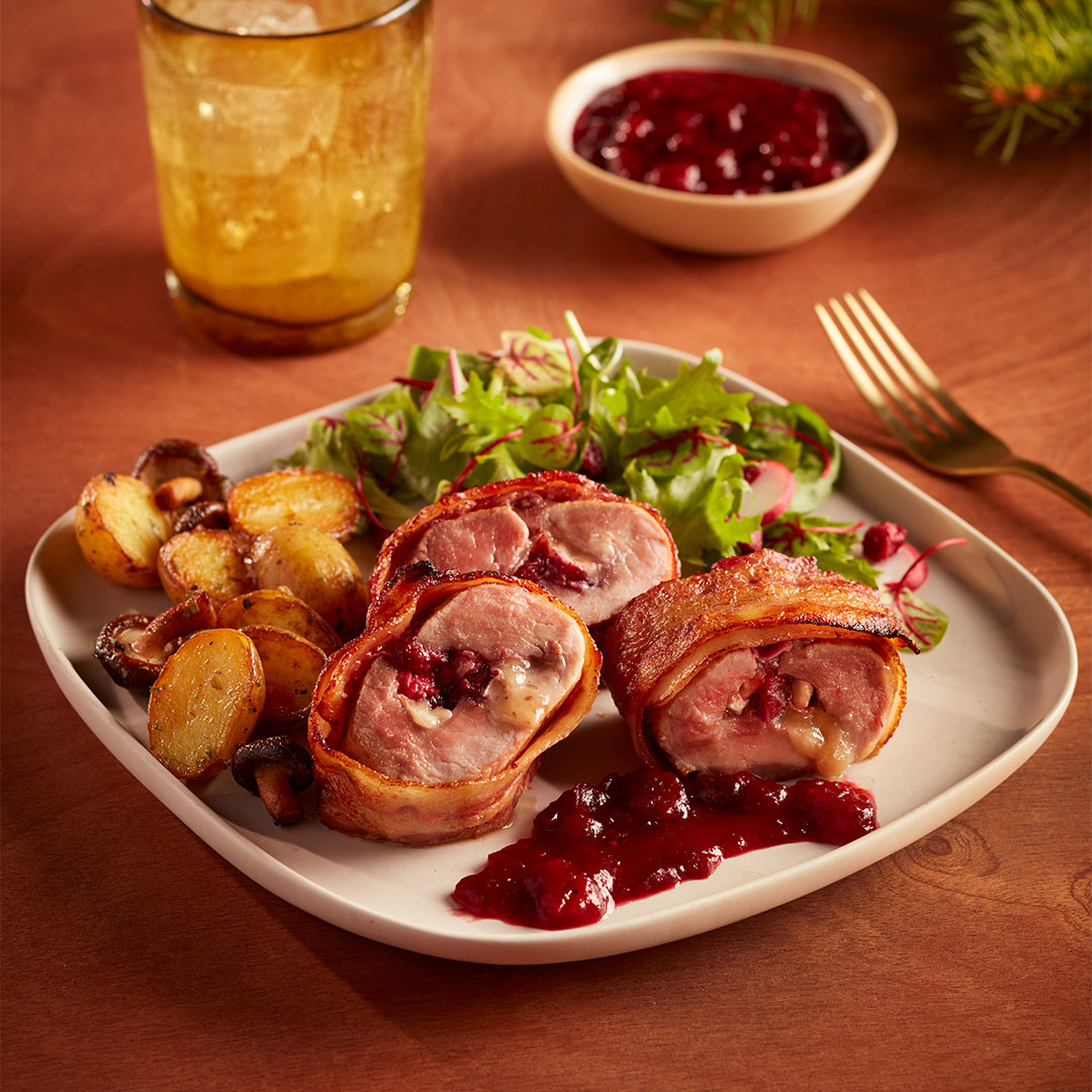 Filet de porc farci aux canneberges et brie enrobé de bacon