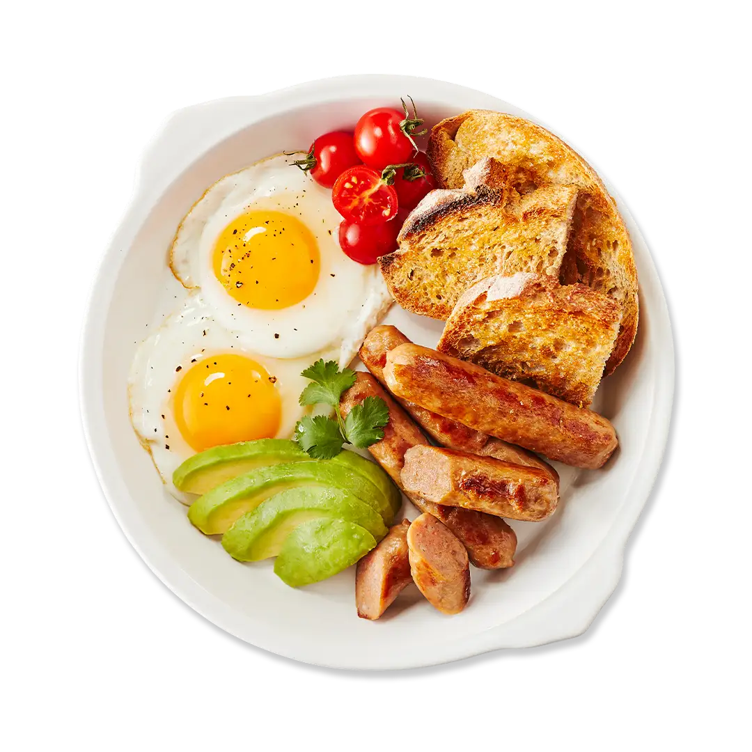 Saucisses déjeuner La Fernandière avec oeufs, toast, tomates et avocat