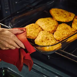 Plat de poulet sorti du four