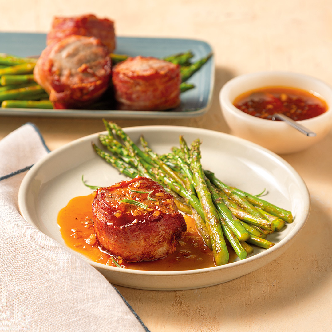 Assiettes de filet de porc à la sauce d'abricot et miel