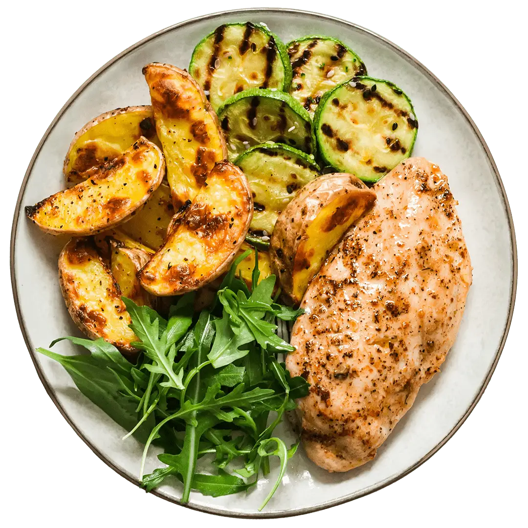 Repas de poitrine de poulet avec légumes
