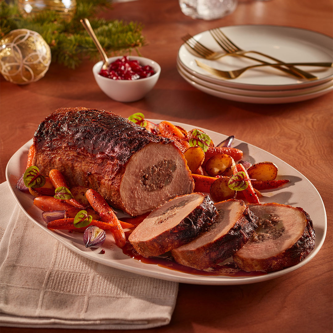 Longe de porc farcie de porc et boeuf haché façon tourtière, avec carottes rôties