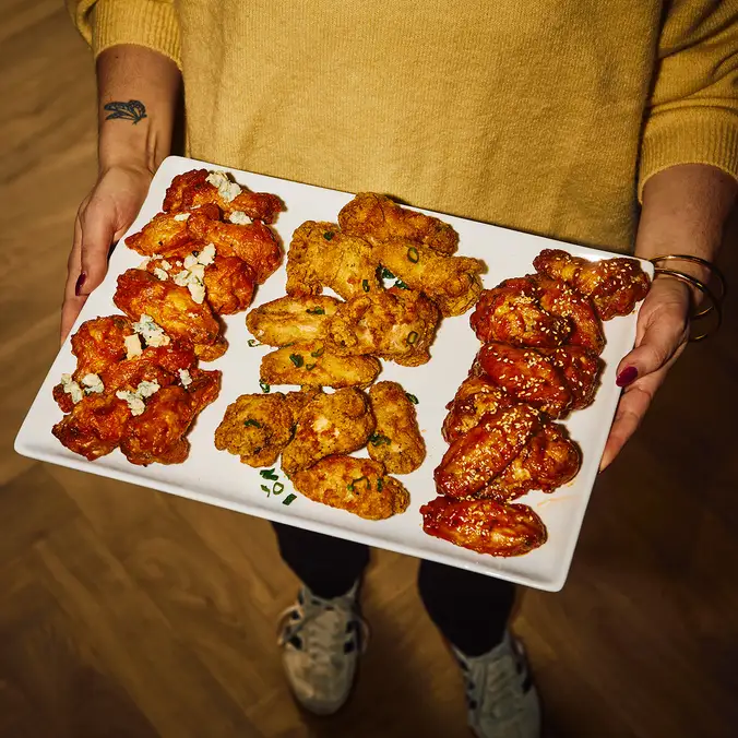 Ailes de poulet personnalisé avec sauce et garnitures