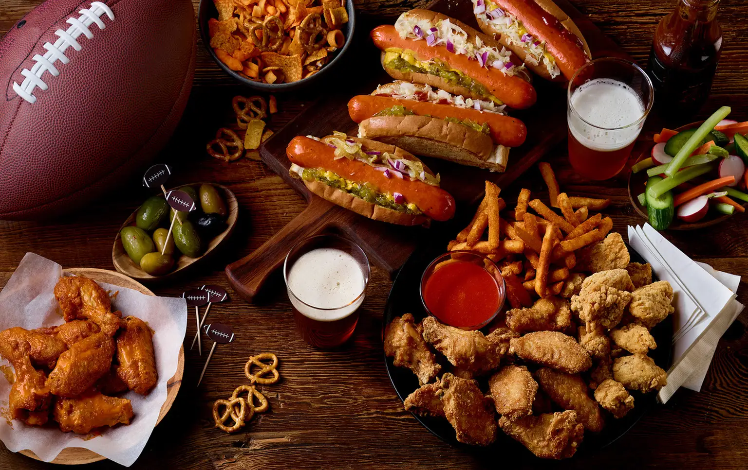 Tablée de produit Pinty's et autres - ailes de poulet, hotdog