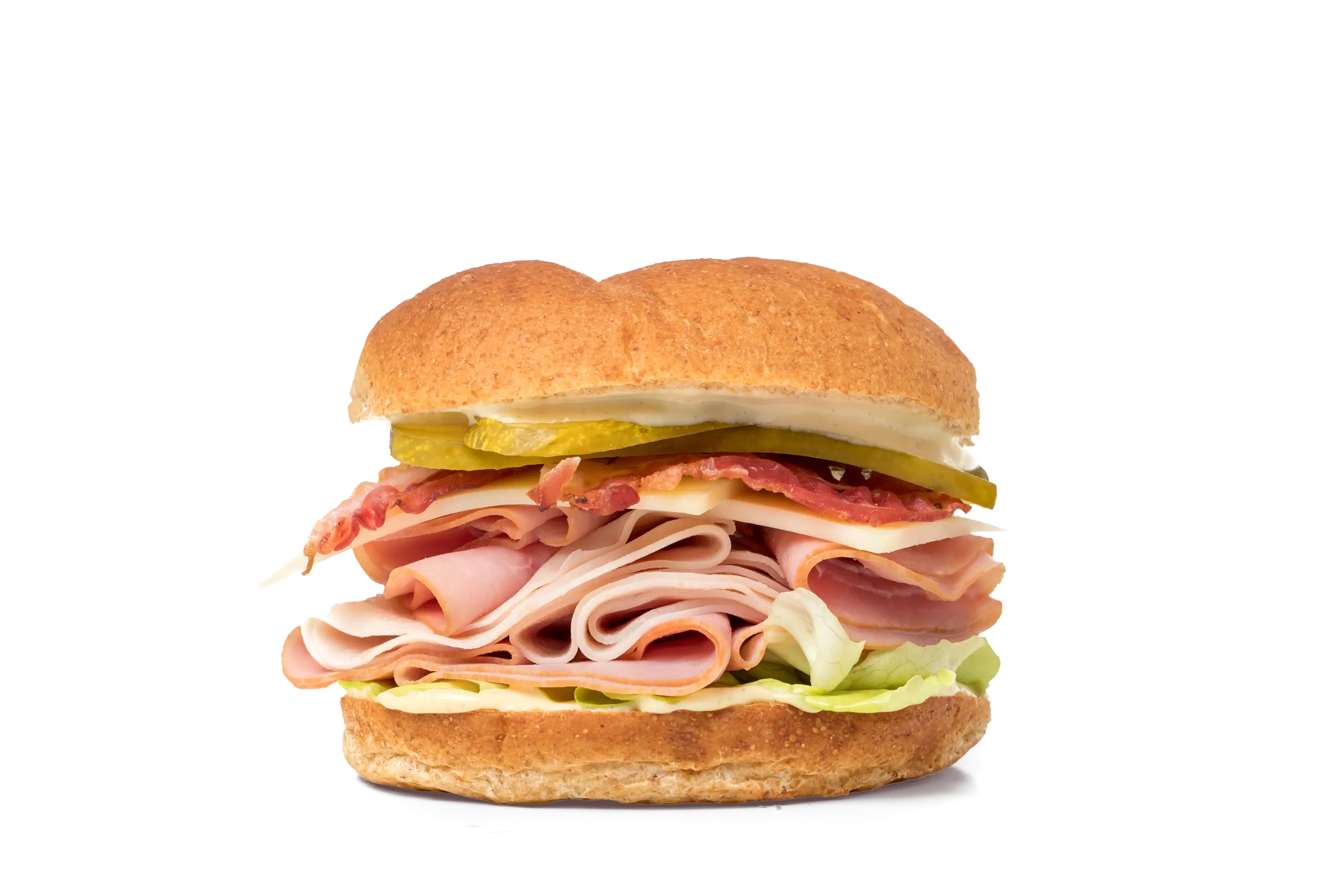 Sandwich au jambon et bacon,garni de laitue, fromage, cornichon et mayo-dijon