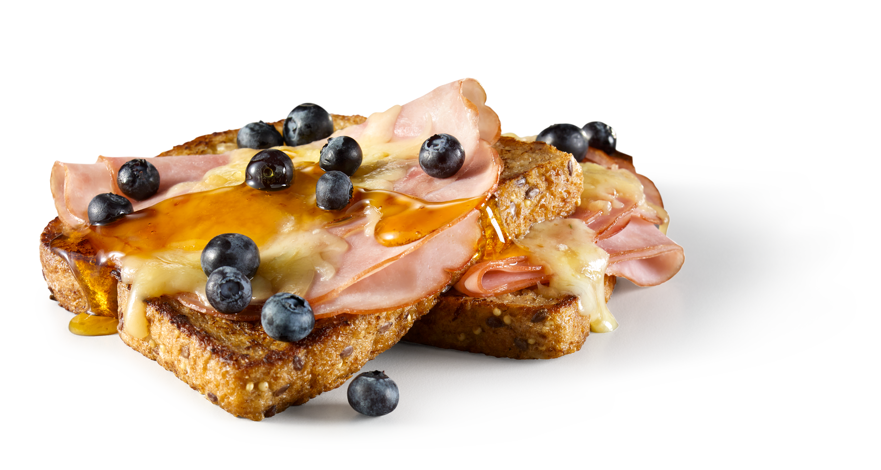 Pain doré au jambon et fromage garni de sirop d'érable et bleuets