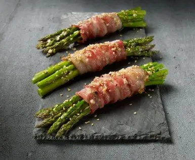 Asperges rôties au bacon et sésame