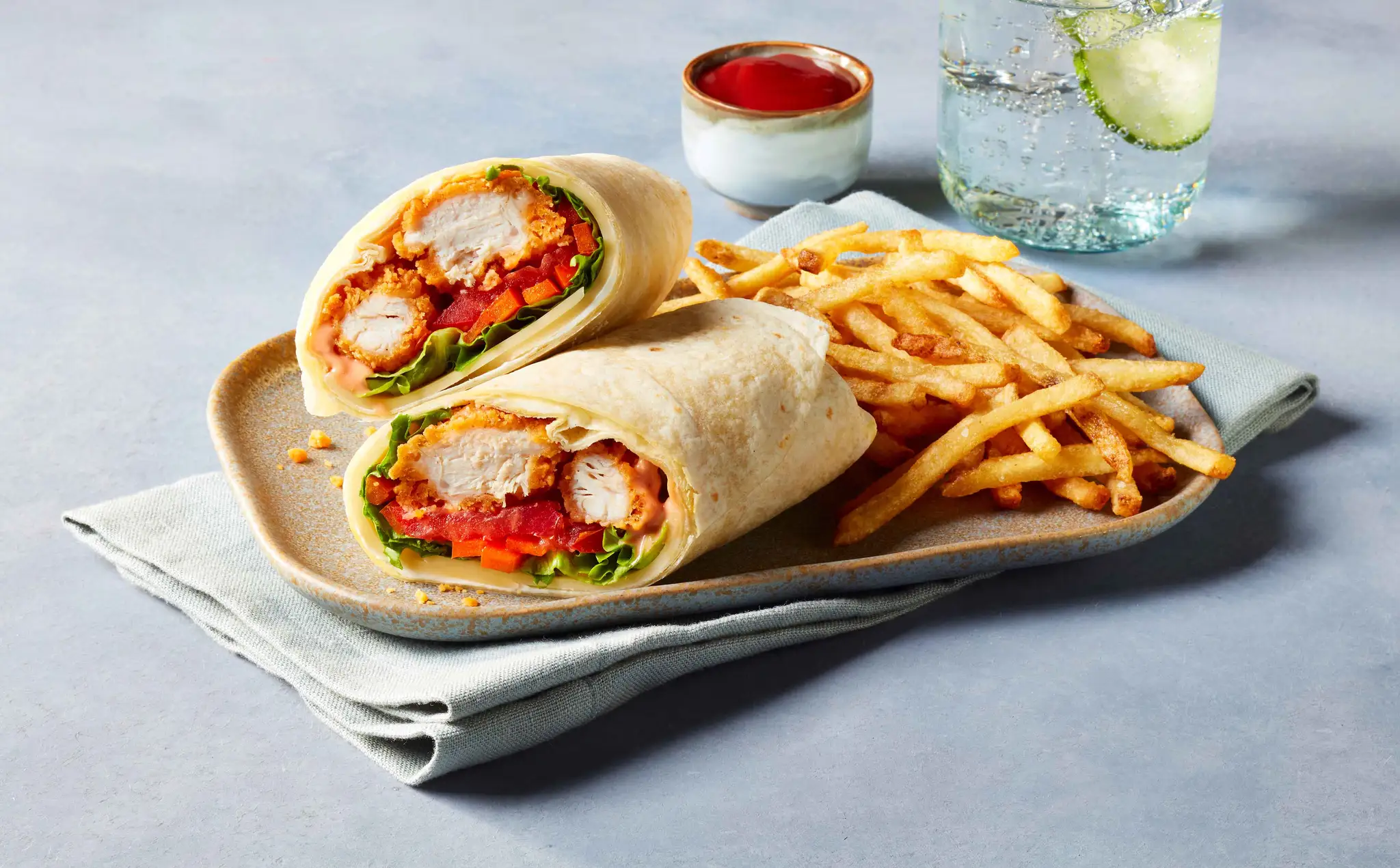 Les filets de poulet style tempura en wrap