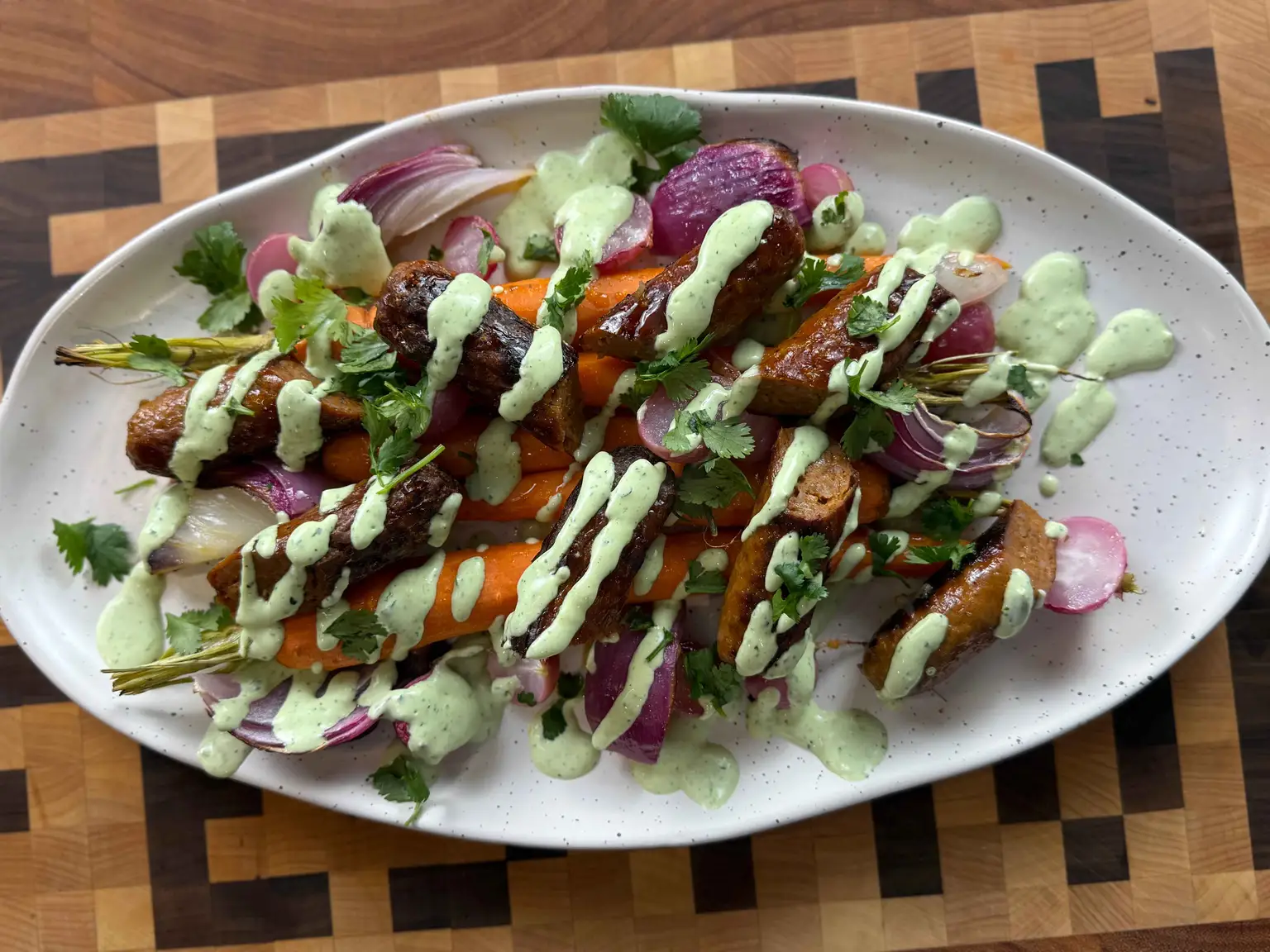 Saucisses italienne douce accompagnés de légumes rôtis