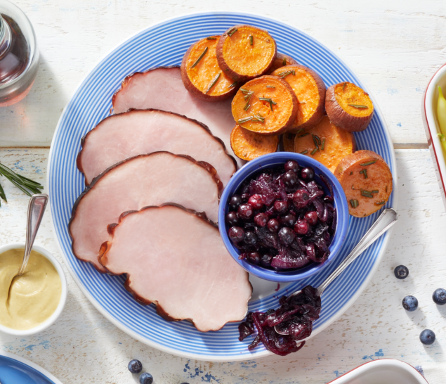 Jambon rôti et son confit d’oignons aux bleuets