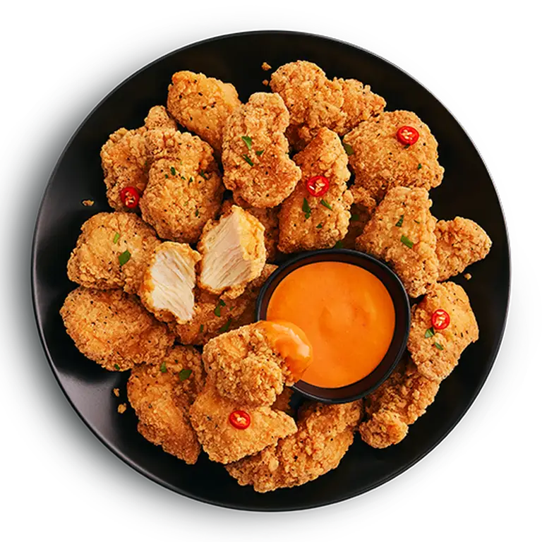 Assiette de morceaux de poulet buffalo avec sauce buffalo