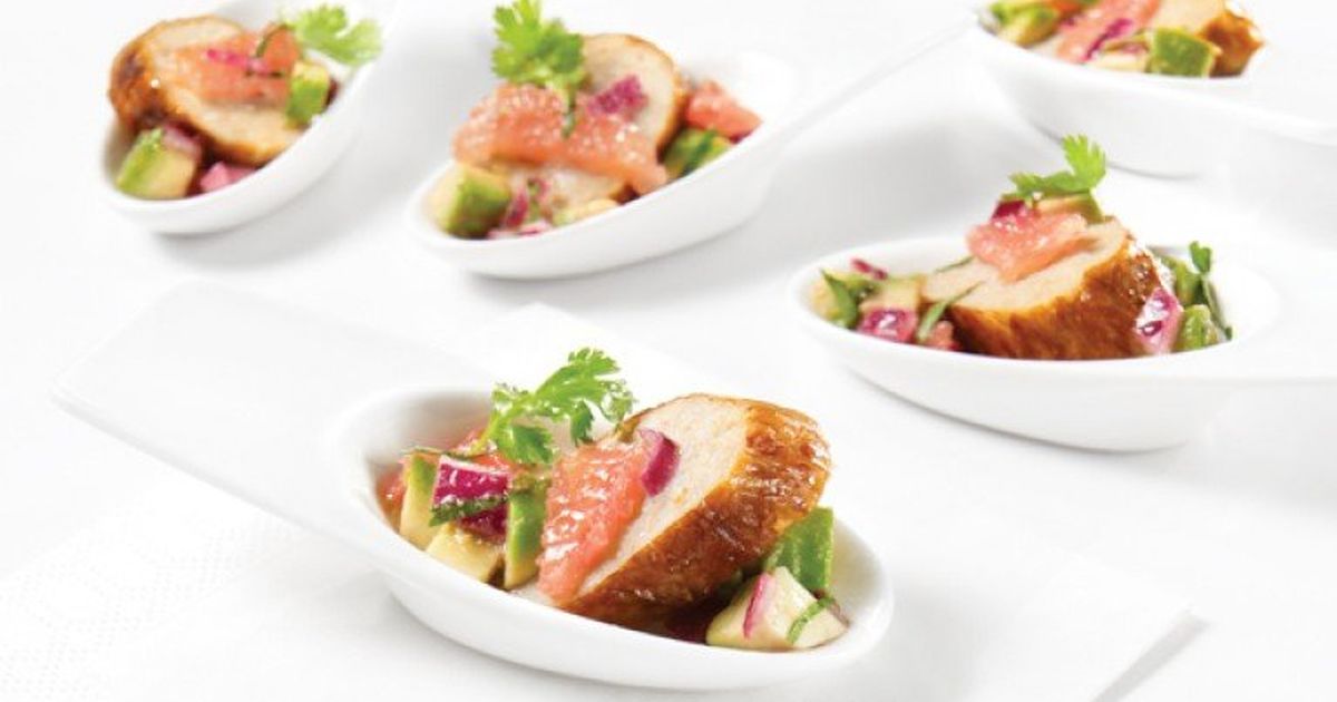 Bratwurst sausages with Avocado and Grapefruit Salsa | Olymel
