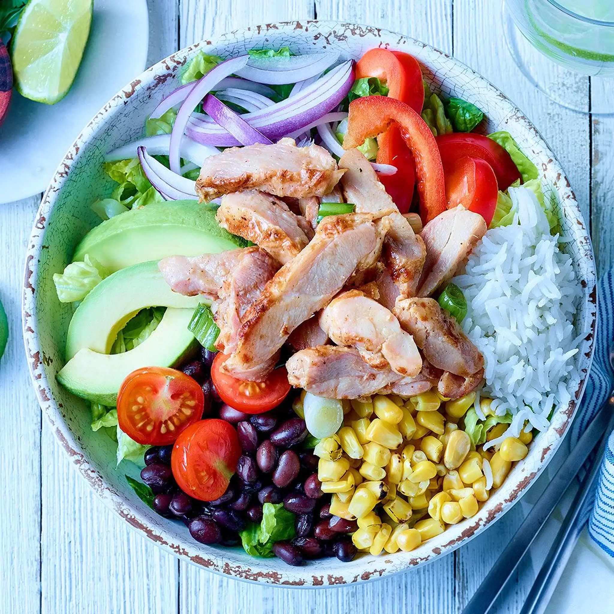 Bol de Lanières de haut de cuisse de poulet style fajita